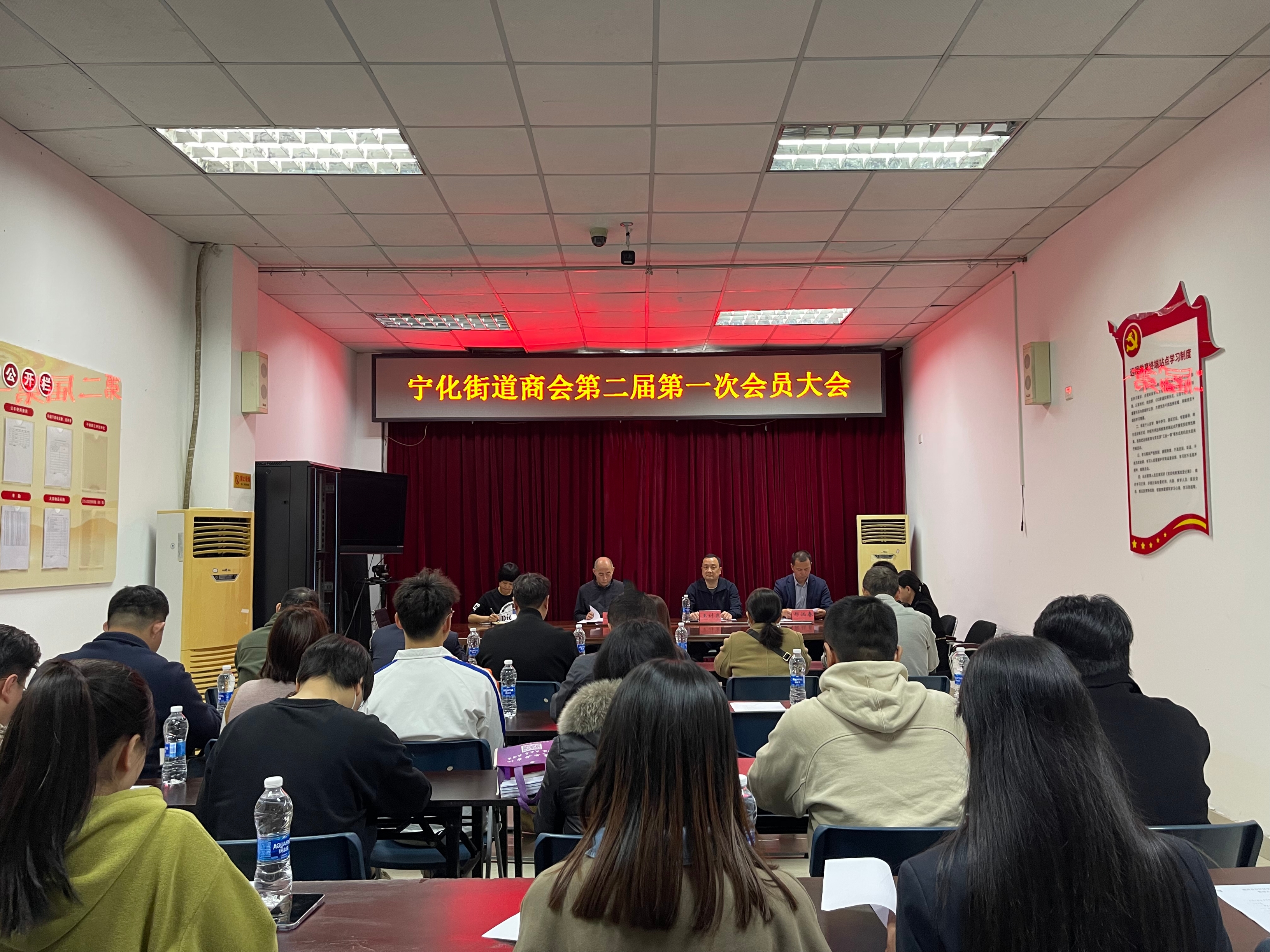 福州尚干餐飲管理有限公司總經(jīng)理鄭炳春連任臺(tái)江區(qū)寧化街道商會(huì)會(huì)長
